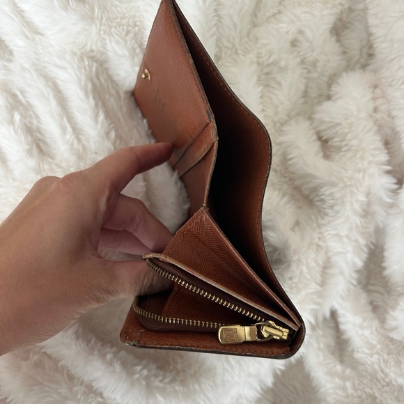 Louis Vuitton Brown Monogram Wallet Iconic Design - Picture 6 of 8